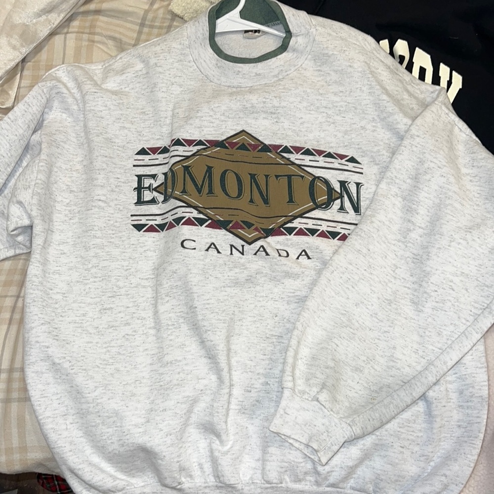 Vintage Canada crewneck super cute